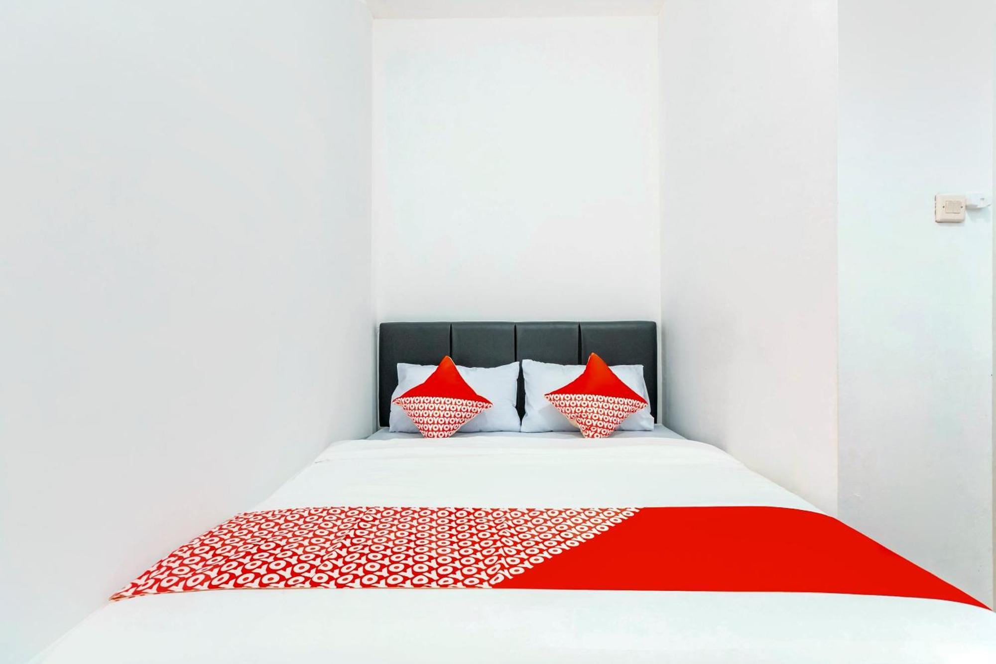 Super Oyo 2223 J&B Room Utan Kayu Джакарта Екстериор снимка